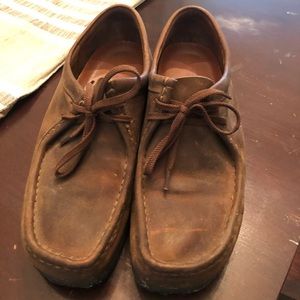 Men’s Clarks low top wallabees. Brown leather. Size 10